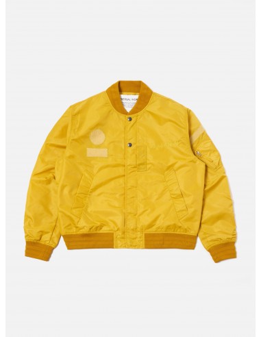 Universal Works Badge Bomber in Yellow Flight Nylon Faites des économies