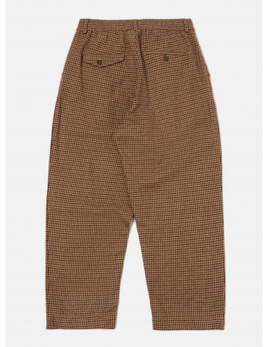 Universal Works Oxford Pant in Sand Houndstooth Tweed s'inspire de l'anatomie humaine