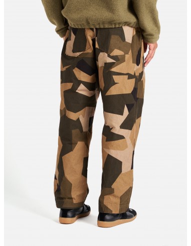 Universal Works Duke Pant in Brown Swedish Camo la colonne vertébrale