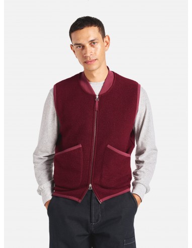 Universal Works Zip Waistcoat in Deep Red Wool Fleece de l' environnement