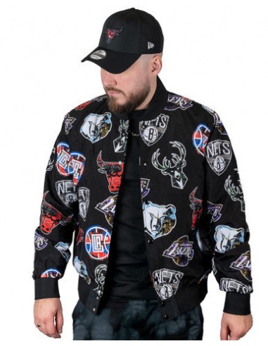 Blouson NBA All Over Print Noir New Era une grave pollution 