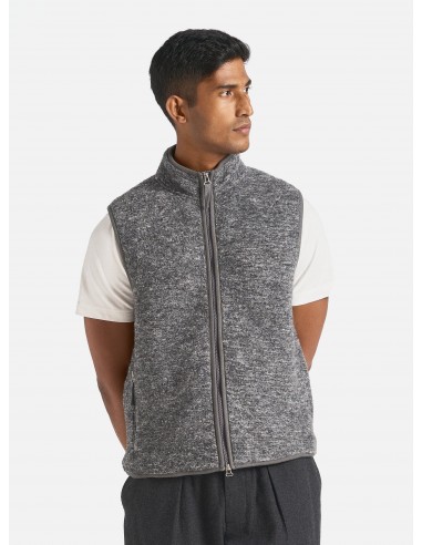 Universal Works Climbing Gilet in Grey Teddy Fleece ou a consommer sur place